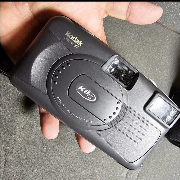 Kodak KB12 35mm Point & Shoot Film Compact Pocket Camera Untested With Case - Picture 3 of 11